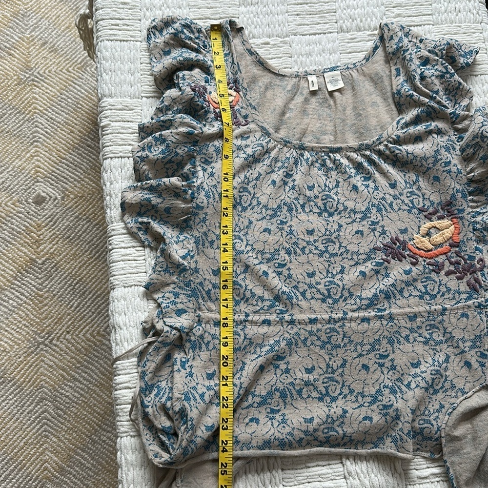 ANTHROPOLOGIE MOTH Boho Chantilly
Begonia Embroidered Poncho Top - Picture 9 of 9